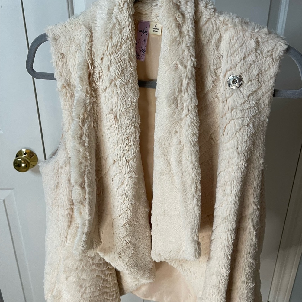 Francesca’s Cream Faux Fur Wrap vest